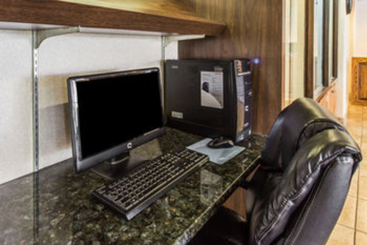Business Center 4 of 15