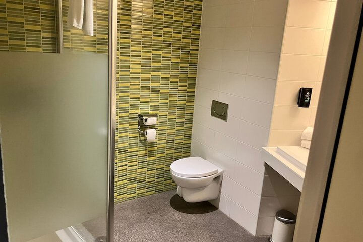 Room 46 of 65