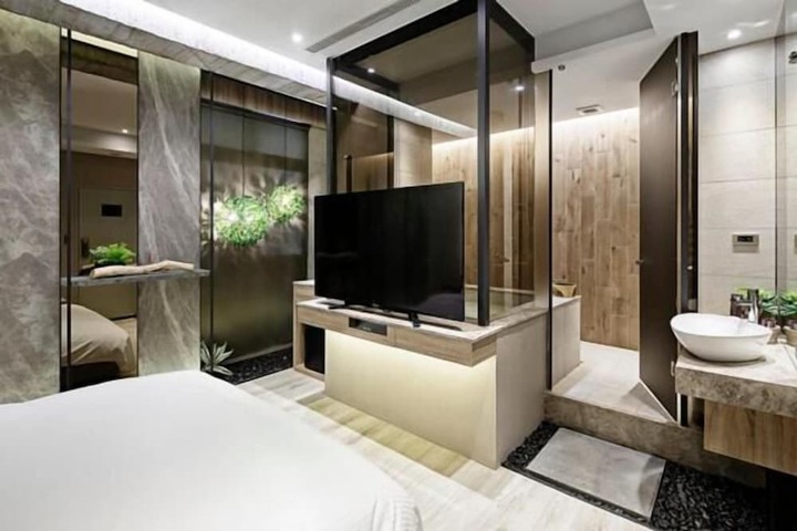 Room 9 of 63