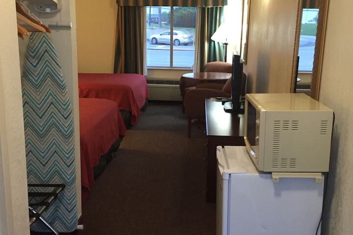 1 Queen Bed (7 of 7)