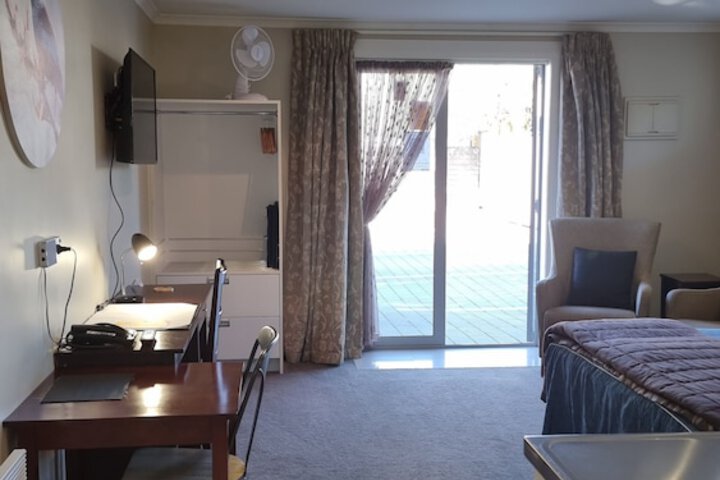 Room 13 of 77