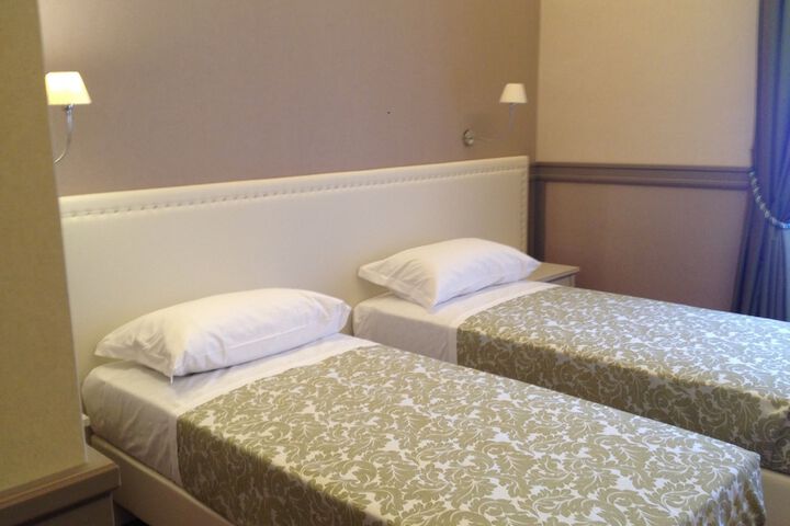 Room 7 of 180