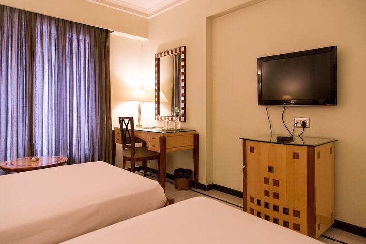 Room 8 of 40