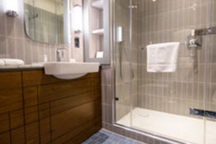 Room 4 of 65