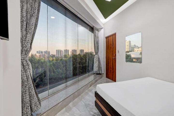 Hotel O Off Hotel Room