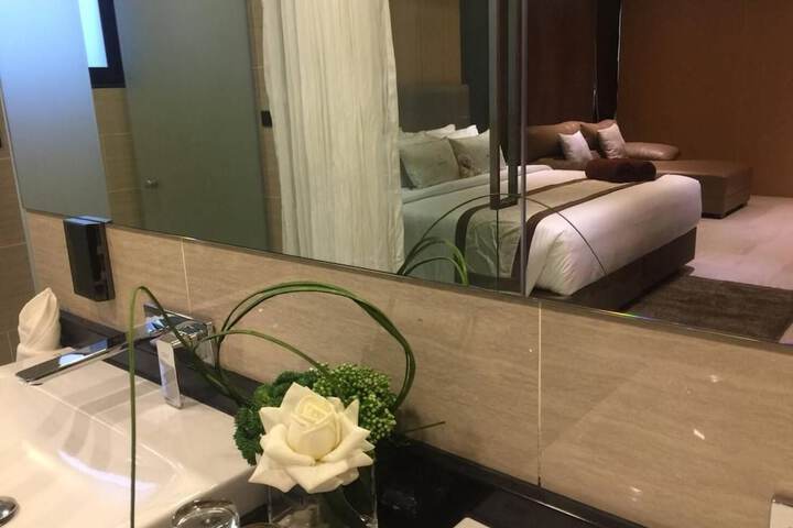 Room 27 of 44