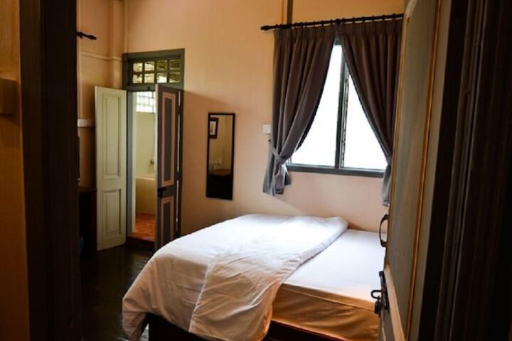 Room 7 of 37