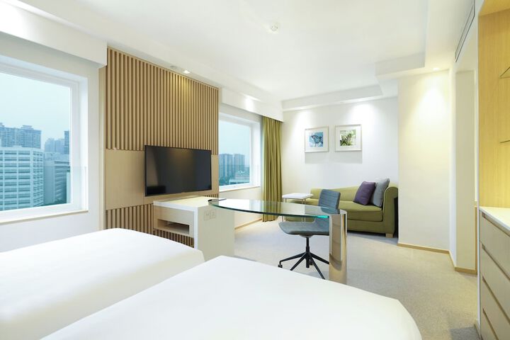 Room 30 of 220