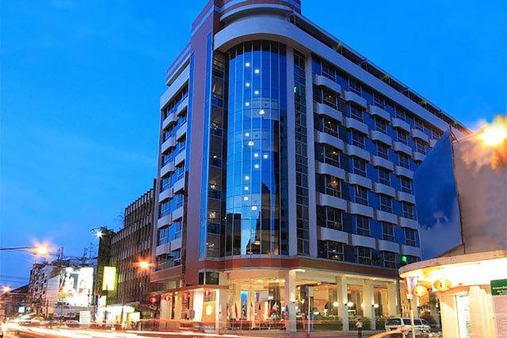 Golden Crown Grand Hotel