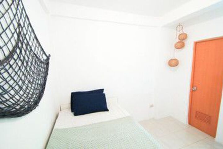 Room 12 of 32