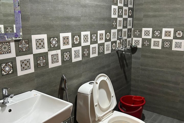 Room 14 of 18
