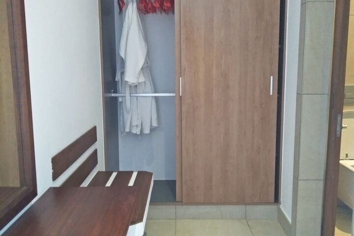 Room 46 of 76
