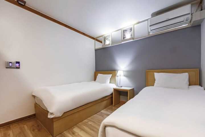 Room 18 of 39