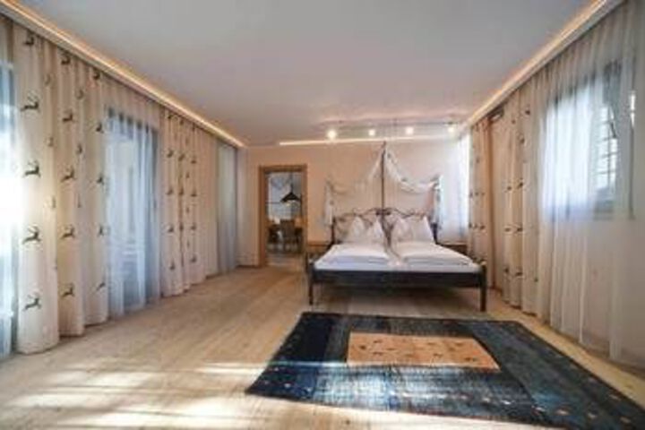 Room 40 of 93