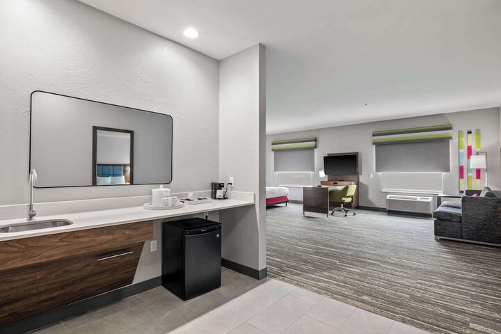 1 King Hearing Accessible Studio with Sofa Bed (5 of 13)