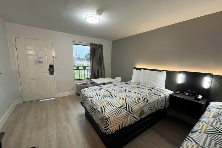 Room 8 of 16
