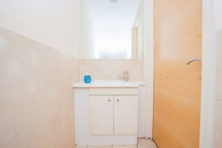 Room 6 of 30