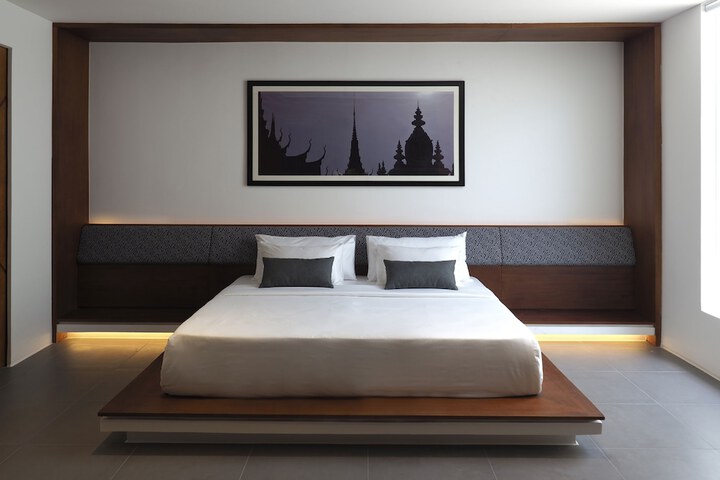 Room 5 of 38