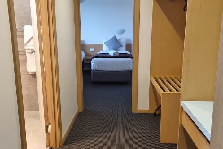 Room 17 of 27