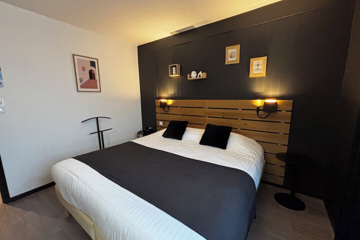 Room 46 of 76