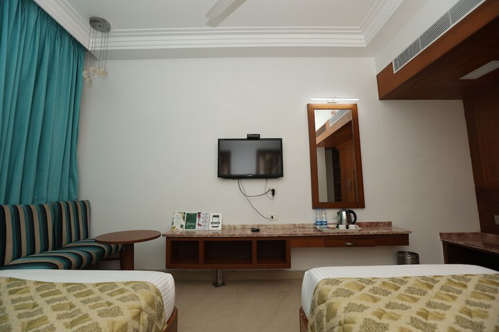 Room 10 of 24