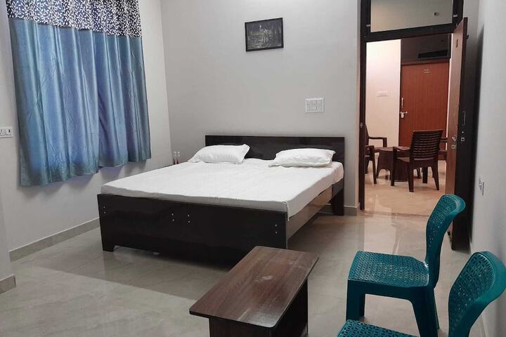 Room 2 of 6