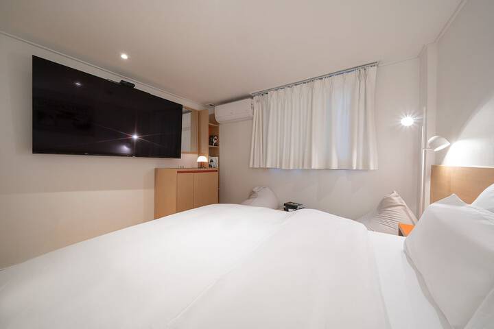 Room 70 of 100