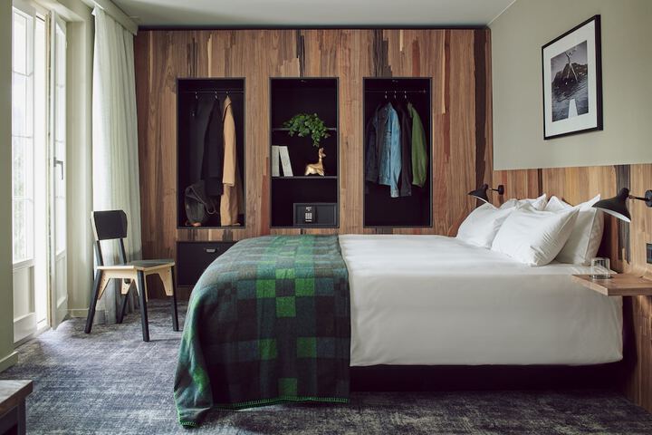 Room 25 of 89