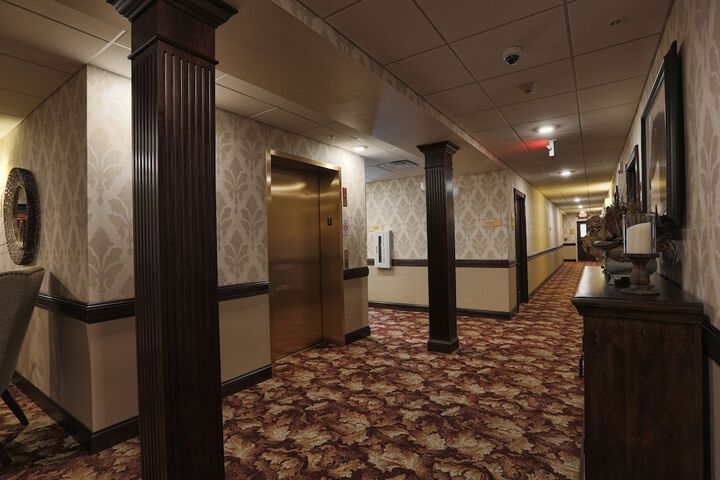 Ballroom/Hall 15 of 28