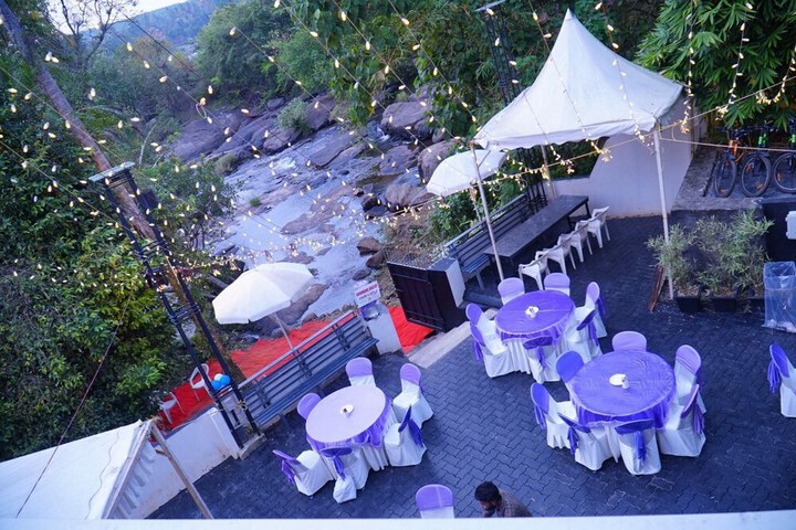 Dining 8 of 17