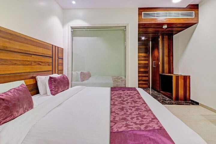 Room 10 of 17