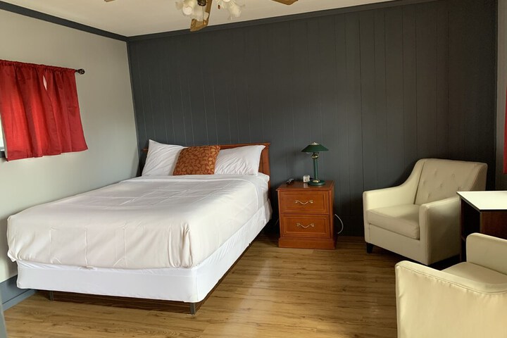 Room 2 of 137