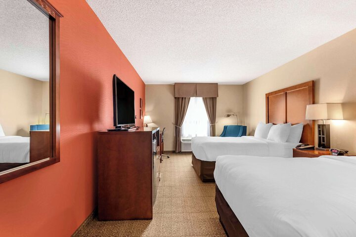 2 Double Beds (6 of 7)