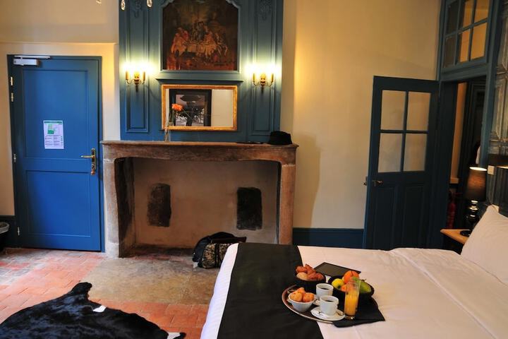 Room 28 of 110