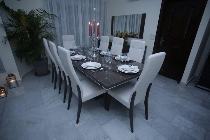 Dining 60 of 61