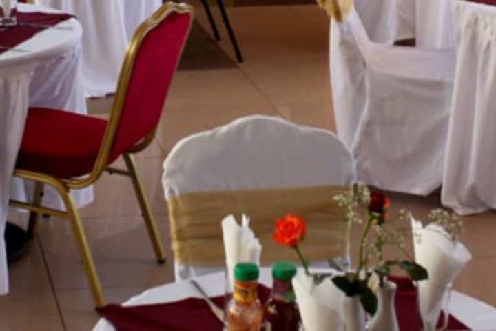 Dining 14 of 18