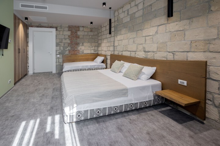 Room 13 of 27