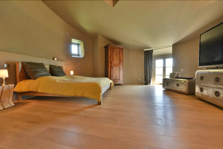 Room 5 of 22