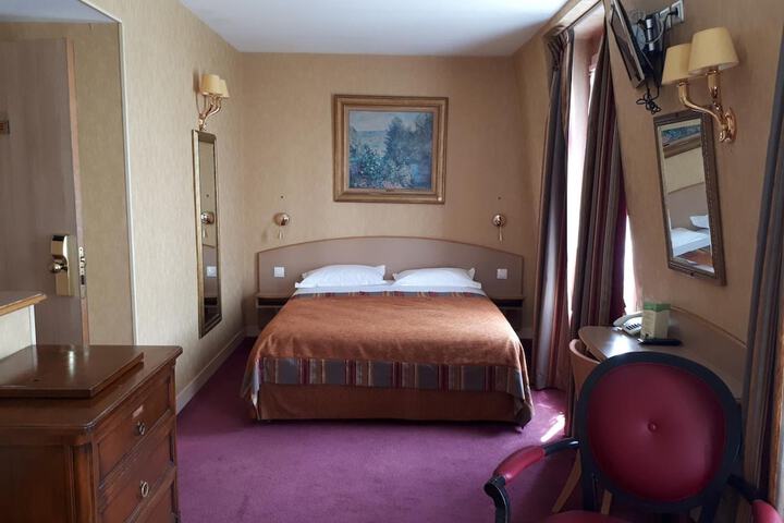 Room 23 of 53