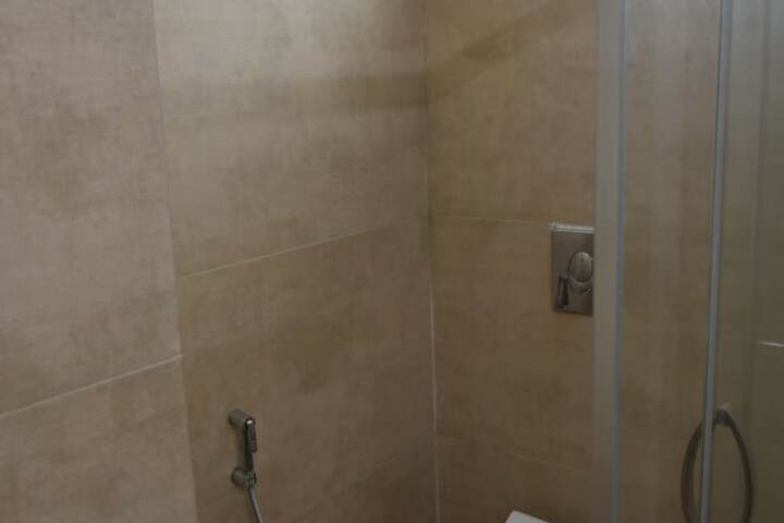 Room 13 of 27