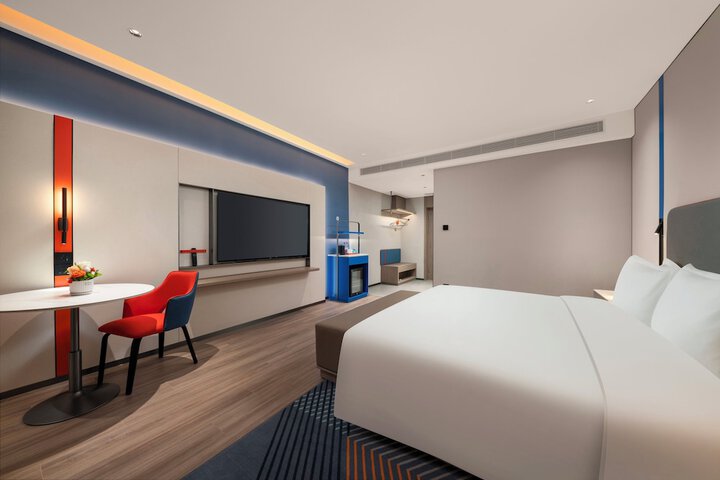 Room 3 of 43