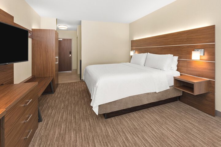 1 King Standard Extra Floor Space (2 of 8)