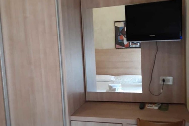 Room 21 of 34
