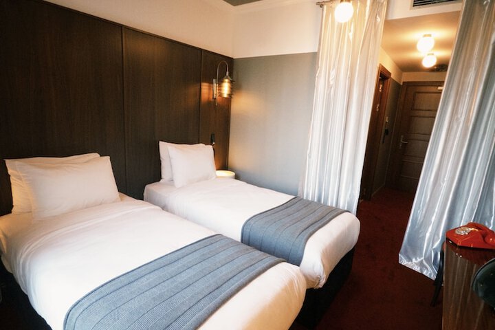 Room 32 of 58