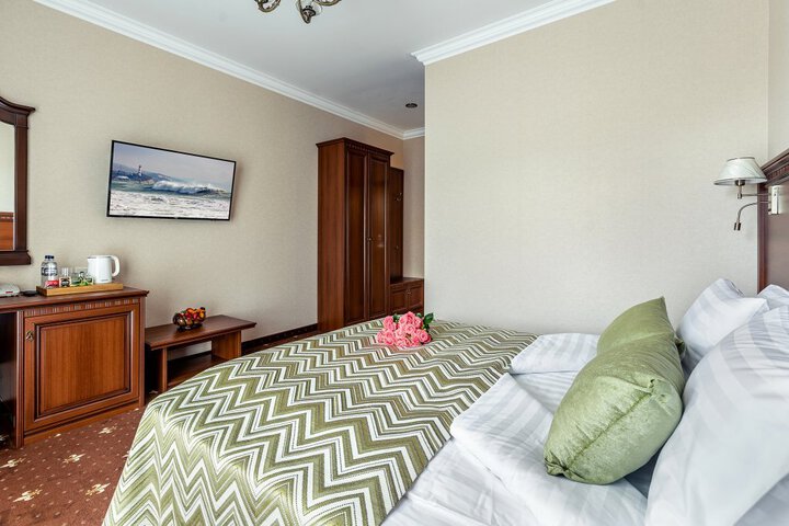 YUZHNYYE NOCHI HOTEL