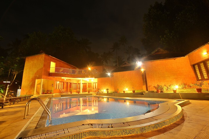 Pool Hotel