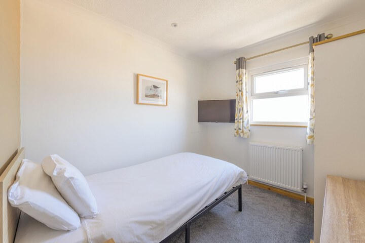 Room 9 of 34