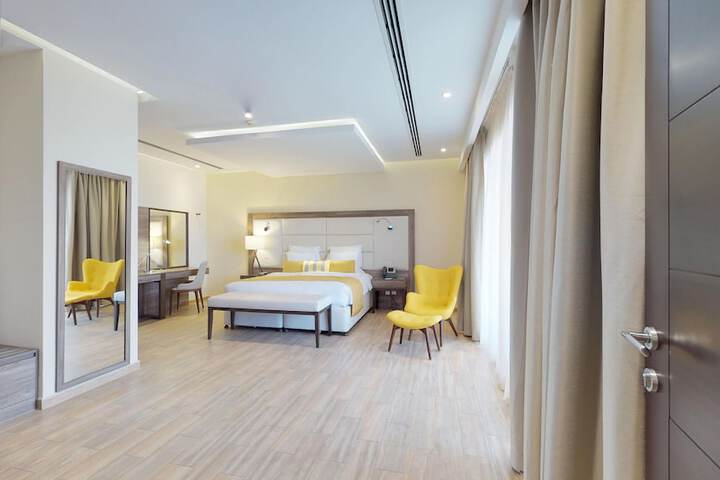 Room 11 of 182