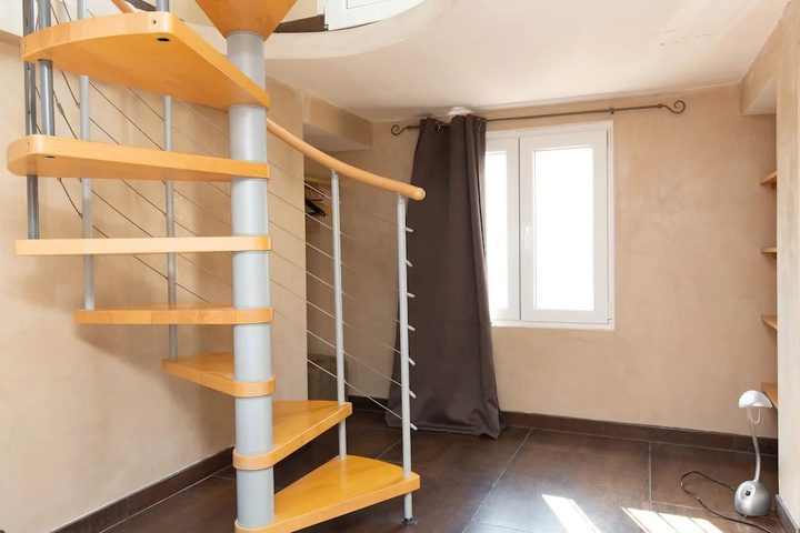 Room 9 of 18