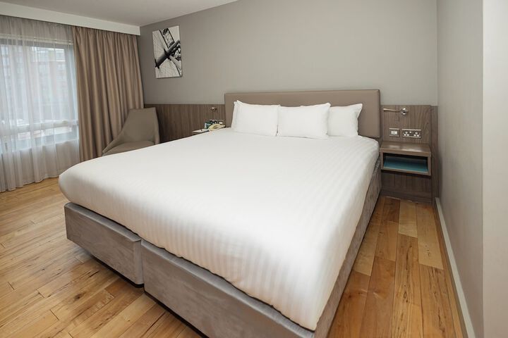 Room 34 of 106